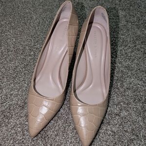 Preston & York Tan Croc-Embossed Women's Shoes